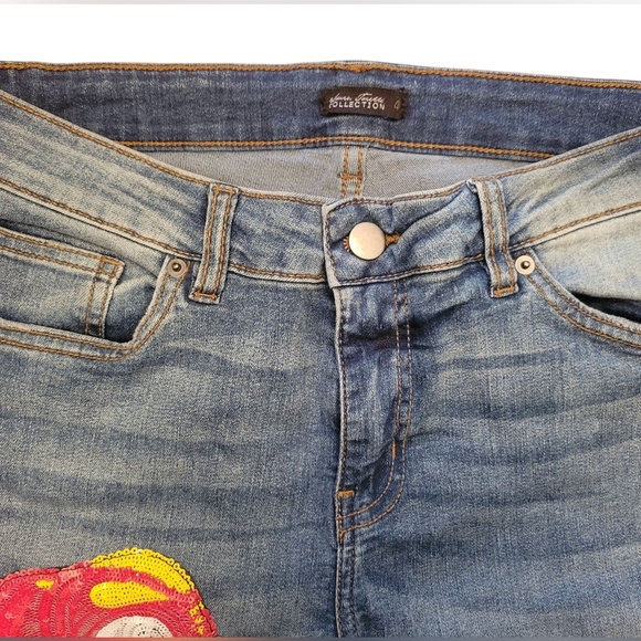 Colorful Vibrant Sequin Parrot Embroidered  Jeans Waist Size 32 Inches - Picture 5 of 6